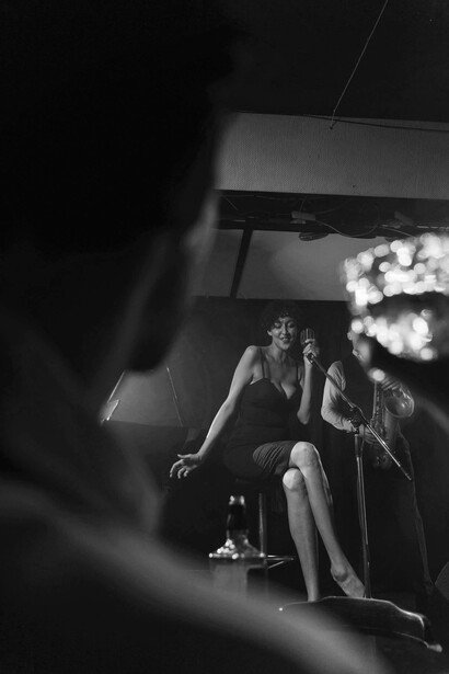 En un bar costero de Gran Canaria, una banda sin cantante demostró que el jazz instrumental puede envolver la noche con elegancia y misterio