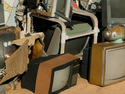 É uma tática política que usa notícias, geralmente falsas para manipular as atitudes e comportamentos de um grupo adversário. O objetivo é enfraquecer a determinação do oponente sem usar força física, manipulando a opinião pública

