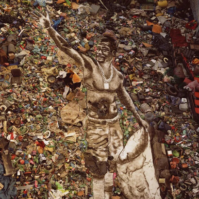 Zumbi (2008), obra colaborativa do artista brasileiro Vik Muniz com os trabalhadores do aterro sanitário Jardim Gramacho, na baixada do Rio de Janeiro