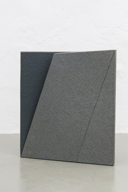 Giuseppe Uncini, Muri d'ombra n. 95, 1987, cemento e laminato legno 46x40x18 cm. Courtesy of Dep Art Out