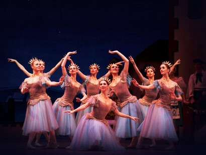 La naturaleza lúdica y ligera del ballet 'Coppélia' permite reunir en un mismo aforo a espectadores de distintas generaciones, de forma similar a lo que logra el clásico navideño 'El Cascanueces'