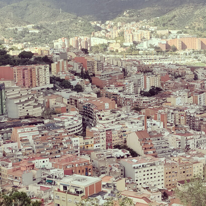 Fotógrafo: Paco Cerezo. La alcaldesa de izquierdas restringió el horario justo para que los turistas  low cost no suban y descubran "la otra cara". Monte Carmelo, Barcelona, España