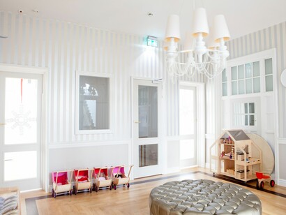 Pochi arredi e molta luce