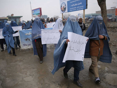 Uomini col burka