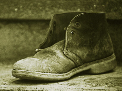 Per ogni paio di scarpe vendute, Toms ne regala un paio a un bambino povero