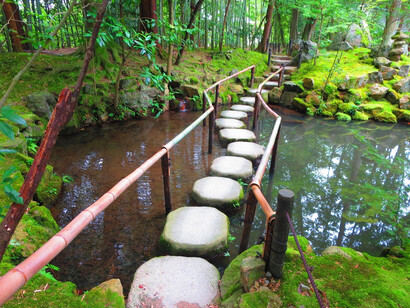 Giardino zen, passaggio sull'acqua