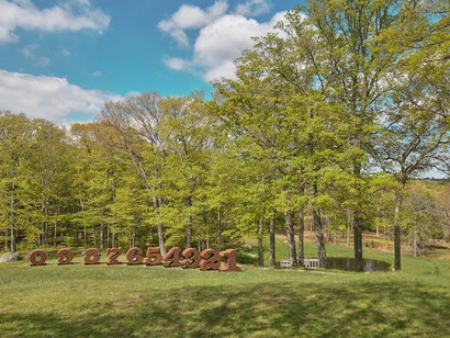 Robert Indiana. Courtesy of The Glass House