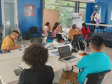 Day 1 of the workshop “Weaving territories in resistance”, held in the Aula Magna at the University for Peace campus, as part of the Course for Defenders of Mother Earth and the Environment. The activity was proposed by the Climate Justice and Wikimedia Projects Working Group and organized by FES Central America, 29 July 2025. Photo by Abel Christian Apaza Amanqui