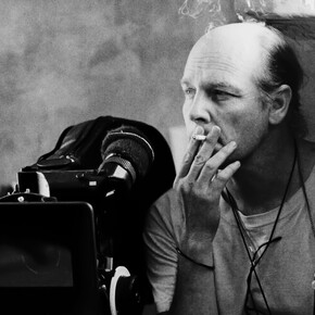 Robby Müller on the set of Mystery Train (dir. Jim
Jarmusch) (detail), 1989.
Photo by Masayoshi Sukita.
Courtesy Masayoshi Sukita, Robby Müller Archive &
Marian Goodman Gallery