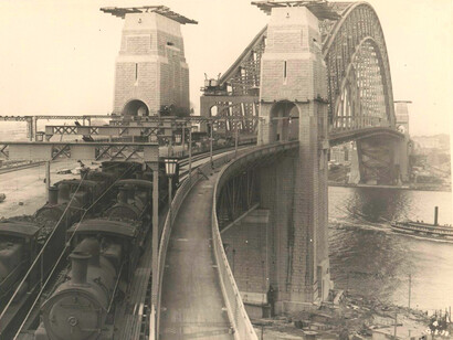 4 febbraio 1932: 96 locomotive si accingono a effettuare il collaudo statico del ponte