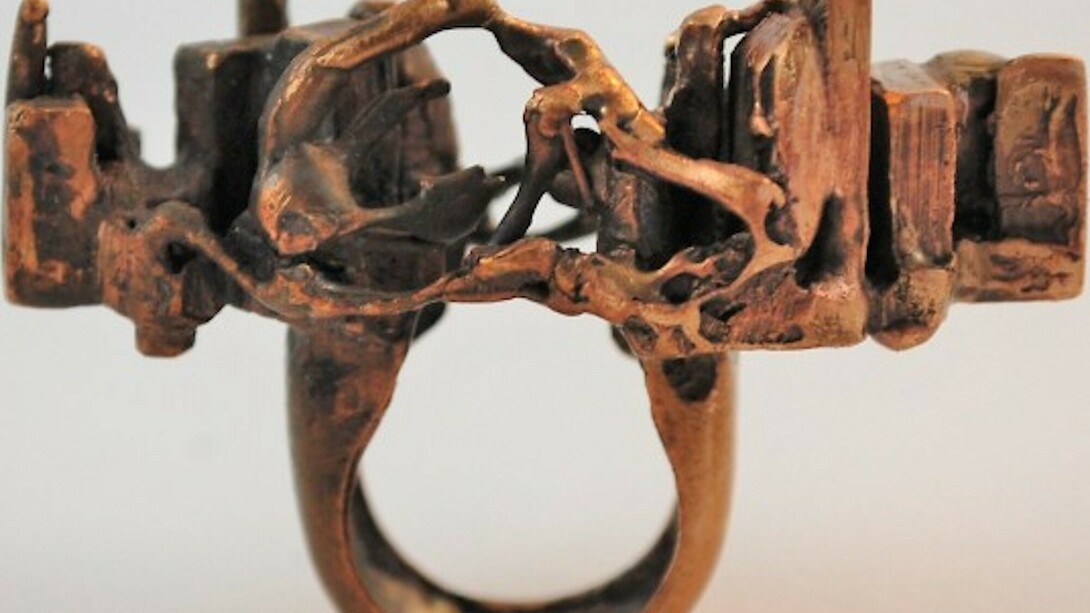 Walking Treasures, Exhibition view. Courtesy of Esh Gallery