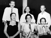 Hermanos Fernández Yépez (Francisco, Alberto y Agustín) y esposas (Bonnie, Julieta e Hilda). Colección Fernando Fernández Hingking