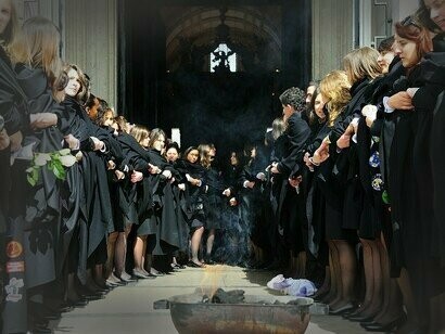 Queima das Fitas (festa tradicional em que os estudantes celebram o fim do ano letivo, em maio) em Lisboa, Portugal. Muitos jovens irão ponderar a sua entrada e outros tantos irão prescindir de formação porque o dinheiro não estica e não dá para fazer face a tudo, por mais que se tente