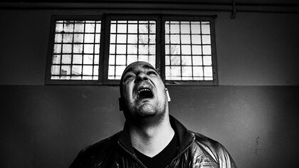Las imágenes de Valerio Bispuri nos convierten en testigos de nuestro propio mal y cómplices de delitos que huyen a toda posible narración (Fotografía: Valerio Bispuri)