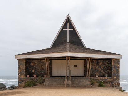 Sobre esta gran mujer del siglo XVI y a la vez tan actual, queda siempre una palabra por decir. Capilla Santa Teresa de Jesus, Pichidangui, Chile