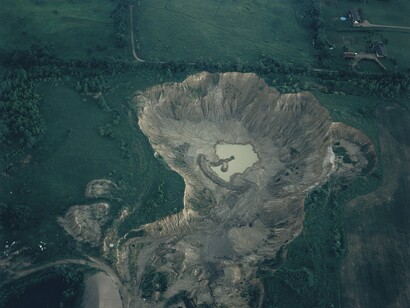 Metamora Landfill, Metamora, Michigan, 1986, © David T. Hanson, from Waste Land (Taverner Press, 2018)
