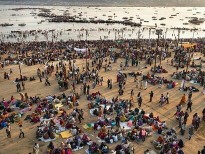 Edward Burtynsky, Kumbh Mela #3, Haridwar, India, 2013 Chromogenic color print 48 x 64" Edition 1/6