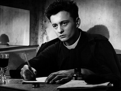 Scena del film "Diario di un curato di campagna" di Robert Bresson