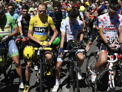 Il minuto di silenzio per le vittime di Nizza prima della partenza