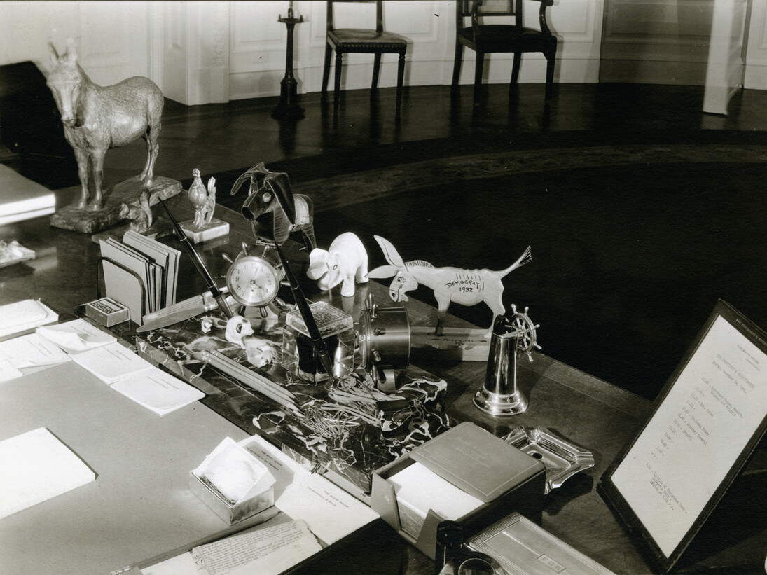 Margaret Bourke-White (1904 – 1971), "President Franklin D. Roosevelt's Desk in the White House”, December 24, 1934, warm-toned silver gelatin contact print on semimatte, doubleweight fibre paper, printed by January 14, 1937, 12 (12,79 x 16,8 (17,7) cm, © Estate of Margaret Bourke-White/Licensed by
VAGA, New York, NY