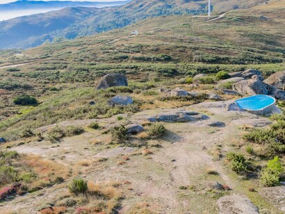 Piscina na Montanha nas serras de Fafe, em Portugal