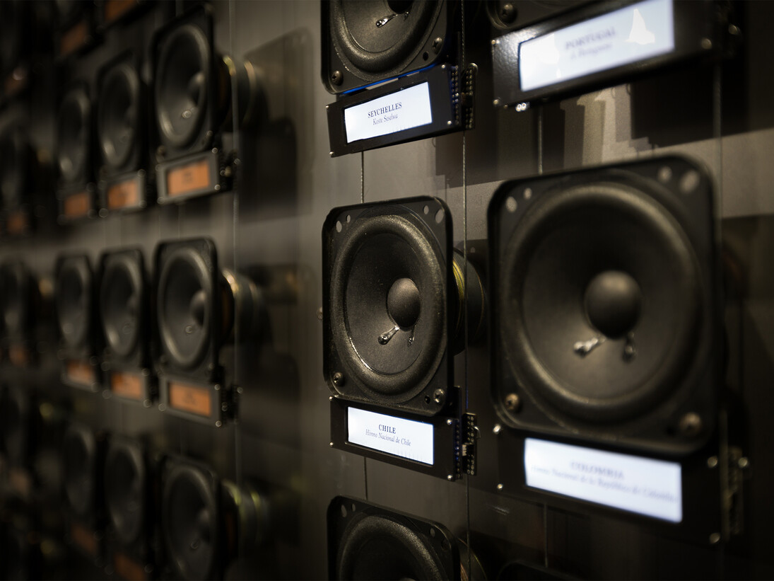 Rafael Lozano-Hemmer, Pan-Anthem, 2014, courtesy of the artist and Carroll / Fletcher