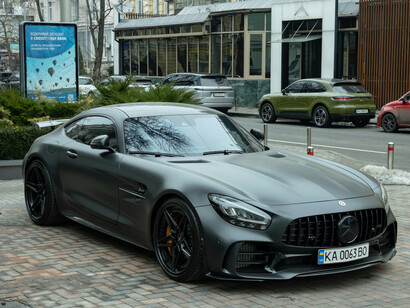 Le luxe s’affiche sans détour, symbole d’une richesse qui se concentre tandis que les inégalités explosent