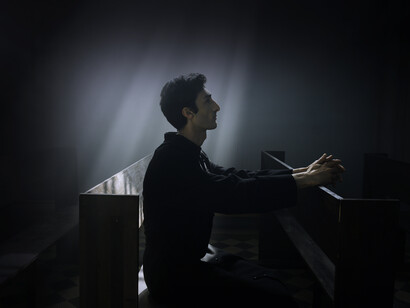 Lo que fuera que haya pasado con la niña del barco, no sucedió con esos dos pobres muchachos mestizos, a simple vista gemelos