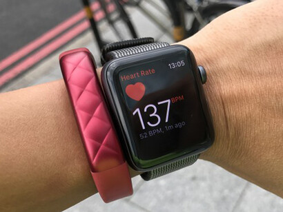 Lo smartwatch registra sintomi come un battito accelerato 