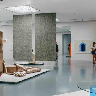 Nicola L., Quand la Terre tournait dans l’autre sens, vue de l'exposition. Avec l'aimable autorisation du M HKA