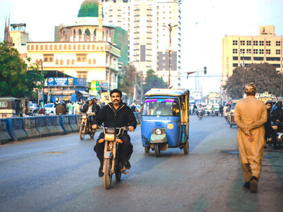 Nueva democracia: implica personas competentes en los cargos públicos, con adecuadas condiciones personales, abiertos mentalmente a reflexionar