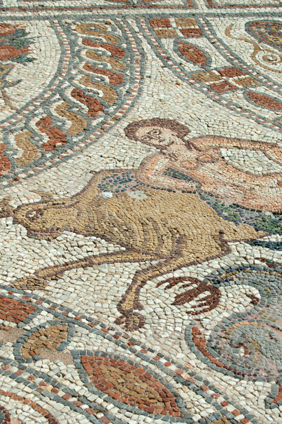 Europa ha decidido enajenar su proyecto de gran potencia global, de genuino referente democrático para tantos países que esperan un polo alternativo al del imperio americano. "Rapto de Europa", antigüedad tardía, suelo de mosaico de un edificio en la zona de Aplomata (periferia de Naxos), Museo Arqueológico de Naxos, Grecia