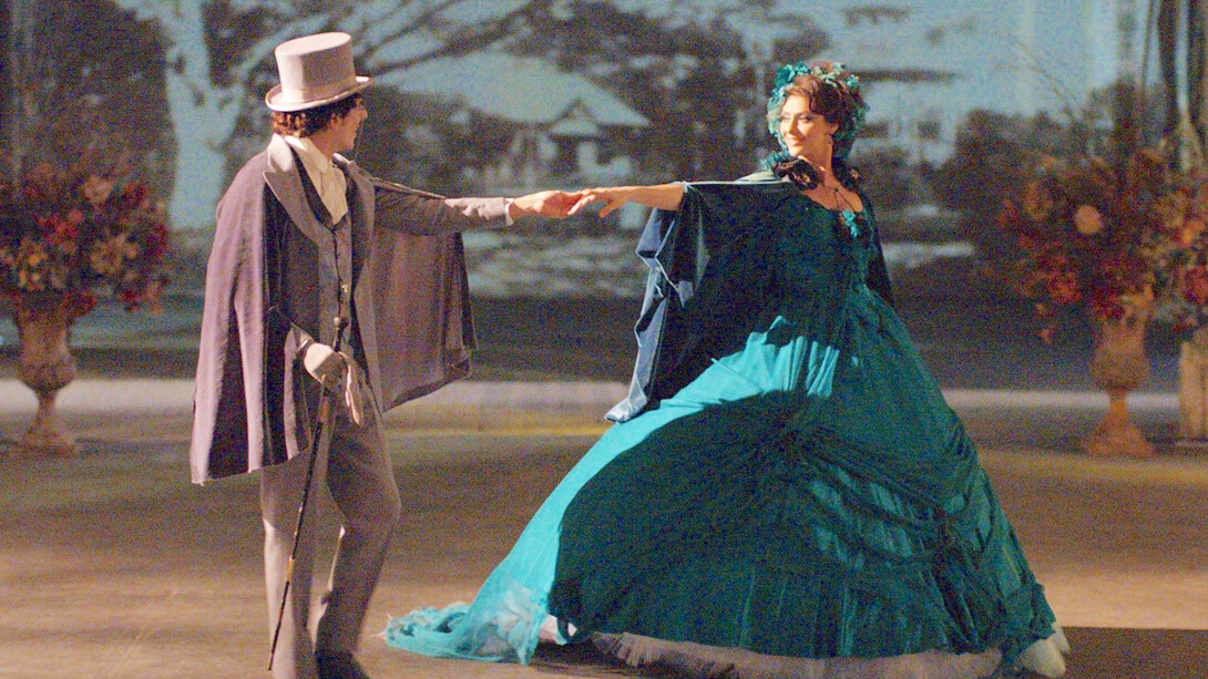 Capitu e Bentinho em cena da minissérie da Globo de 2008