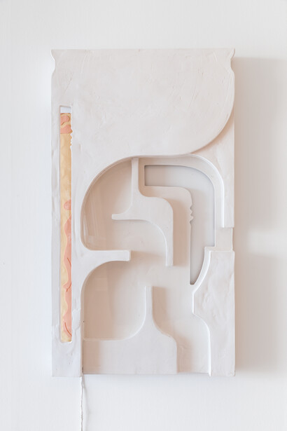 Holly Hendry, 'Limescale', 2021. Jesmonite, lime
plaster, wood, conveyor, sand, silicone, pigment,
rocks, sea glass, sea china, rocks, chalk and timer,
135 x 75 x 12cm (53 1/8 x 29 1/2 x 4 3/4in).
Copyright Holly Hendry. Courtesy the artist and
Stephen Friedman Gallery, London. Photo by Mark
Blower