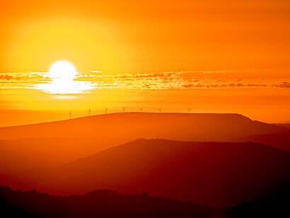 Raios de sol através das nuvens