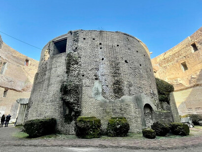 Ya en 1802, el anfiteatro pasa al poder del Estado Pontificio