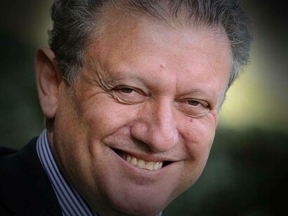 Giornalista e scrittore e corrispondente Rai da Parigi e New York . Oggi Direttore Rai Approfondimento, presenta" Gli Stati Uniti" Ed. Rizzoli