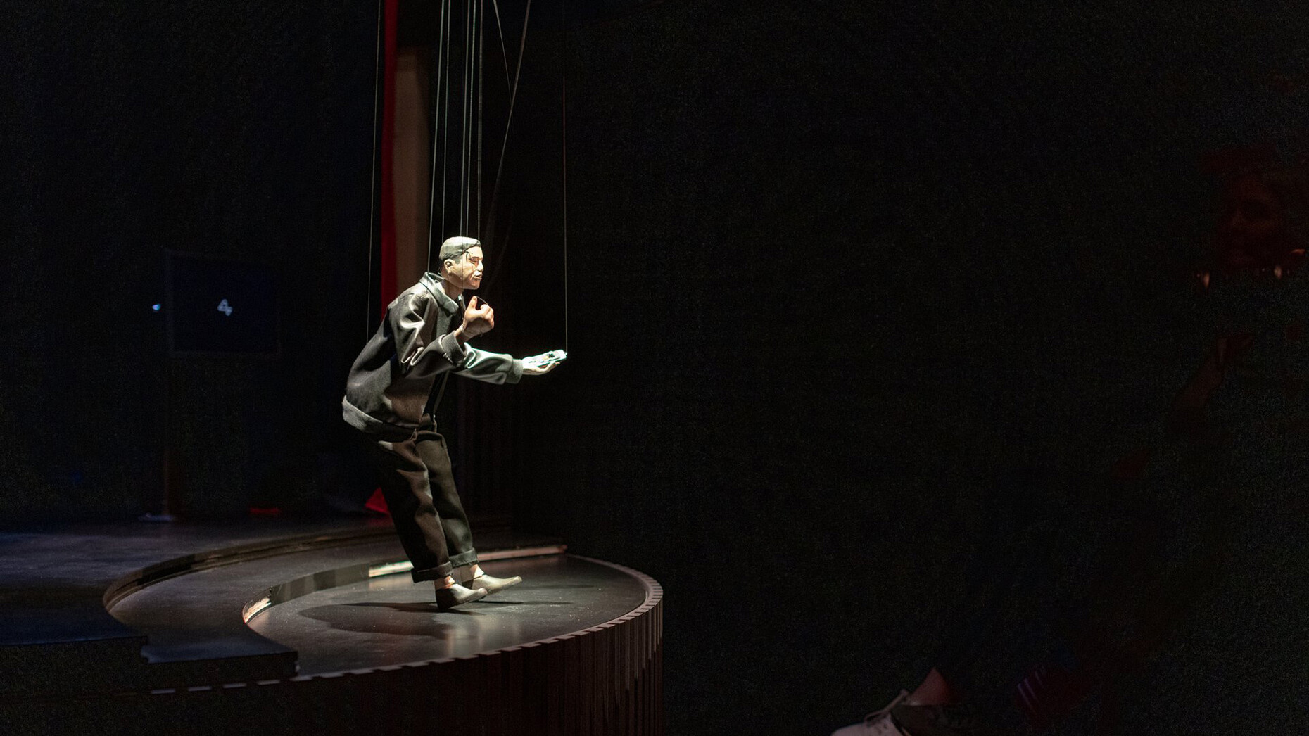 Alter ego bootleg, a multimedia puppet show in three rooms | Meer