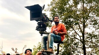 Arindam Bhattacharjee è un direttore della fotografia indiano attivo nel cinema, nelle serie web, nella pubblicità e nei videoclip. In una foto durante le riprese di un film