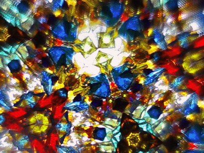 Todas esas formas se mueven, se expanden, se atraen, se buscan, se unen y se rechazan, desde las energías que fluyen en ondas o partículas, hasta las más sofisticadas, dotadas de pensamiento