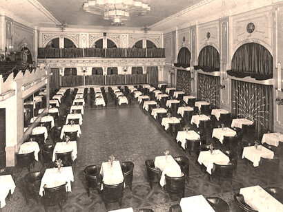 Salón interior del Cabaret Chantecler