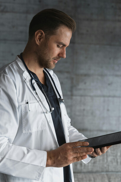     A inteligência artificial transforma a medicina com diagnósticos precisos e rápidos aumentando a eficácia dos tratamentos e salvando vidas

