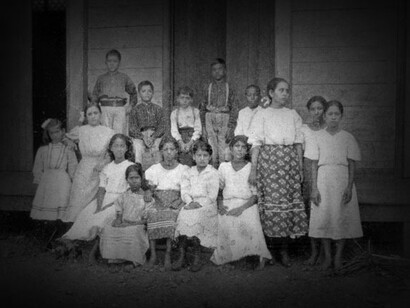 Alumnos con su maestra, en una escuela de Santa Cruz, en 1910. Guanacaste, Costa Rica. Foto: Amelia S. Calvert