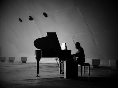 Quand la maîtrise s’installe, la musique ne se pense plus : elle circule, libre, du corps à l’émotion