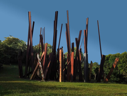 Obra de Chris Burden, Beam Drop Inhotim, 2008. Foto: Brendon Campos