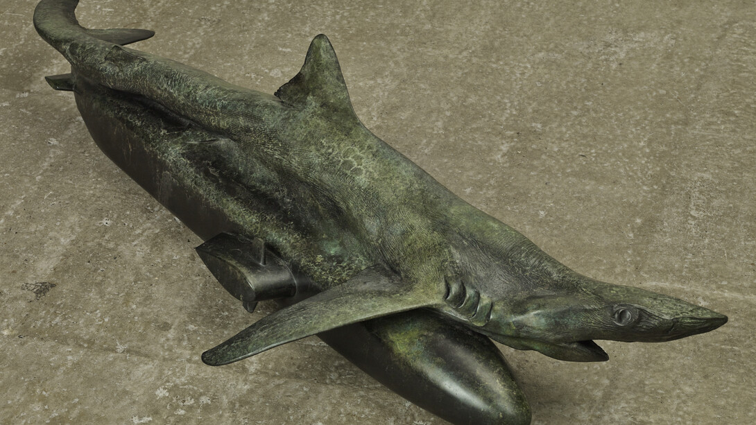 Installation View of Bond and Wormhole i, ii, iii, 2015. Patinated bronze (Bond), Archival pigment print (Wormhole). 42.5 x 183 x 71 cm (Bond), 57 x 71.8 x 3.5 cm (Wormhole, framed). Courtesy the artist and Frith Street Gallery, London. Photography by Steve White.