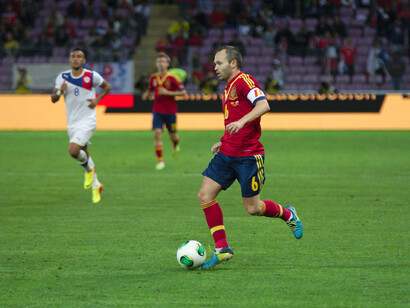 Espagne contre Chili, Genève, Andrés Iniesta, 10 septembre 2013. Photo de Clément Bucco-Lechat