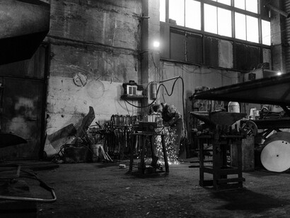 Durante el capitalismo industrial, las economías nacionales dependían del trabajo asalariado en sectores como la manufactura y la minería