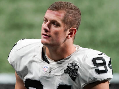 Carl Nassib, ala defensiva de fútbol americano de los Raiders de Las Vegas