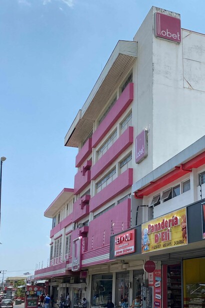 El edificio de la tienda Llobet ocupa hoy el terreno del médico von Frantzius. Foto: Luko Hilje